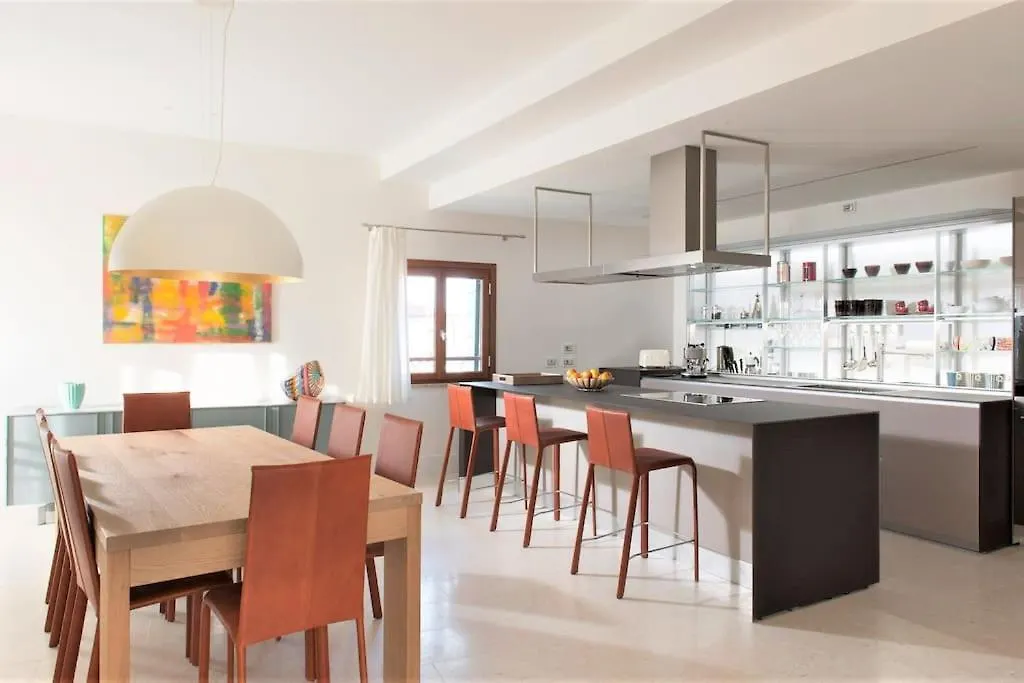 Apartment Ca' Vittoria, A Different Way To Stay In Venice Italy