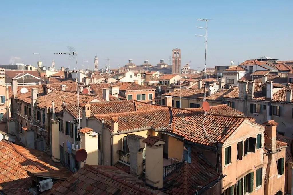 Ca' Vittoria, A Different Way To Stay In Venice 0*,