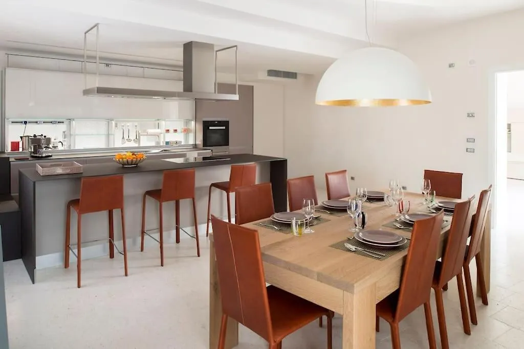 Ca' Vittoria, A Different Way To Stay In Venice Apartment