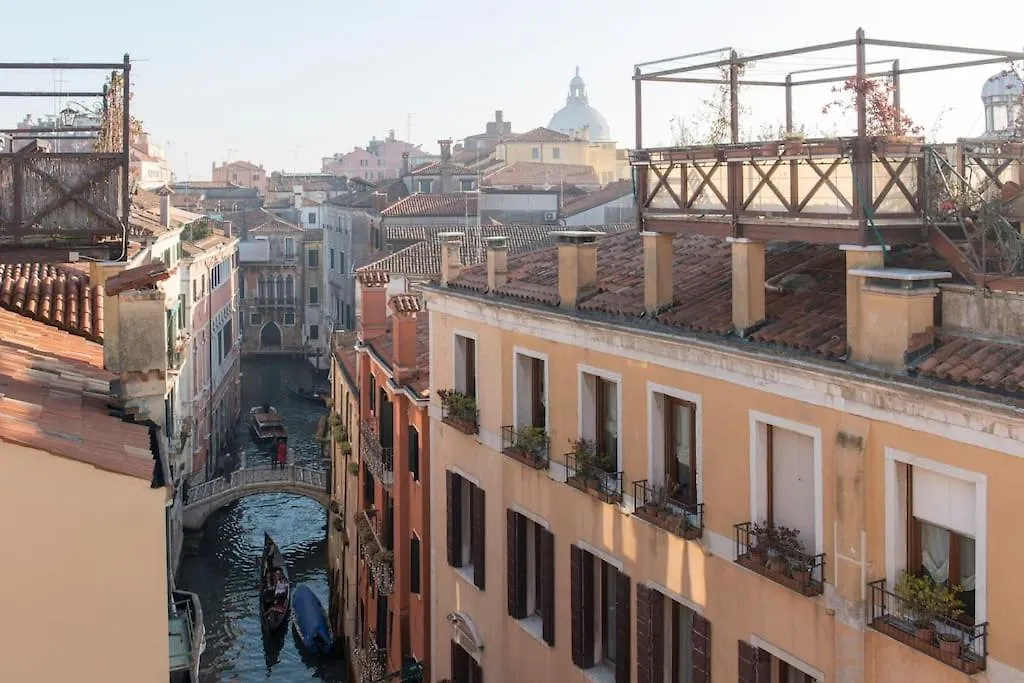Ca' Vittoria, A Different Way To Stay In Venice Italy