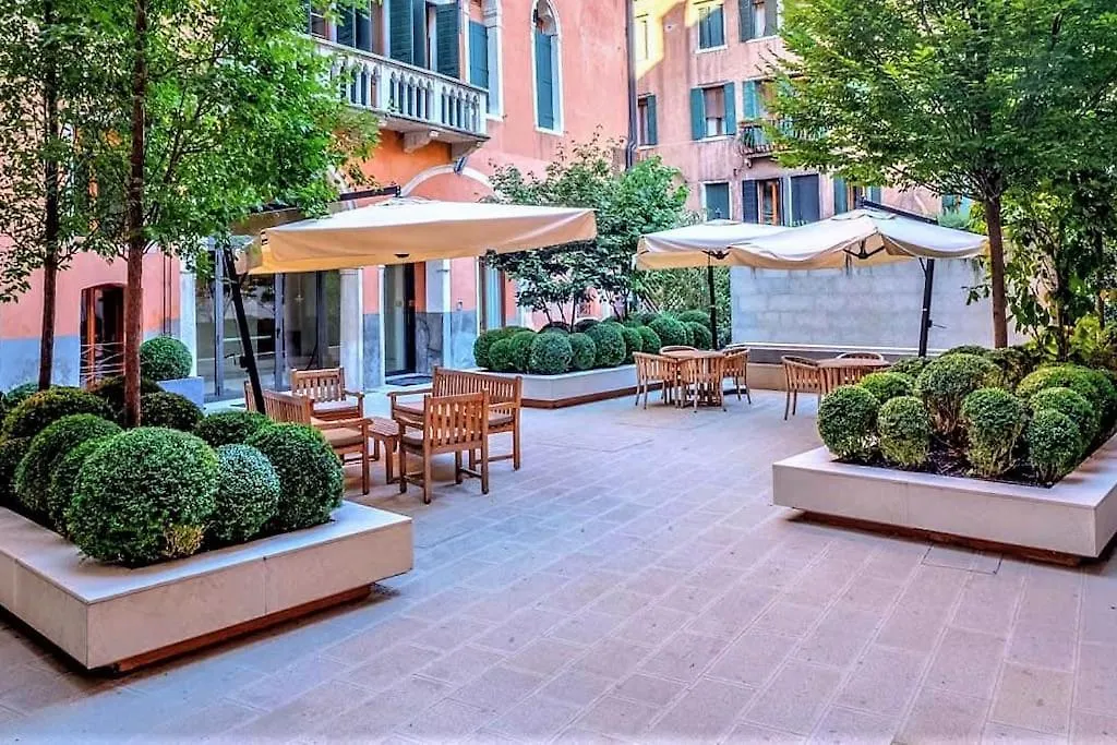 Ca' Vittoria, A Different Way To Stay In Venice 0*,  Italy