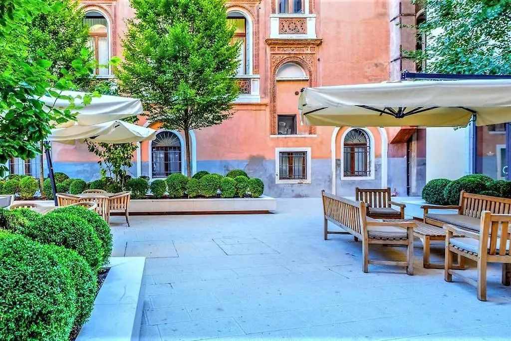 Ca' Vittoria, A Different Way To Stay In Venice